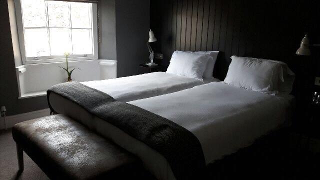 Bed and Breakfast Mill Street Pub & Kitchen Оакхам Экстерьер фото